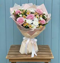 Букет цветов из:  Гвоздики, Орхидеи и Розы #REPLACE_PRED# Новозыбкове