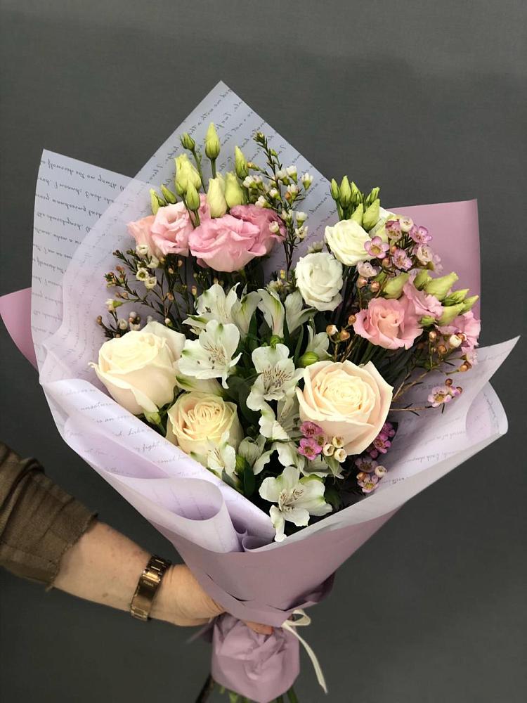 Букет цветов из: Альстромерии, Розы и Лизиантусы в Новозыбкове