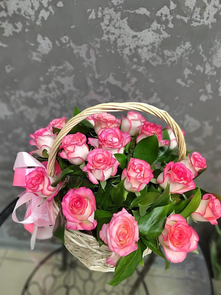 Цветочная композиция из Розы в корзине в Новозыбкове
