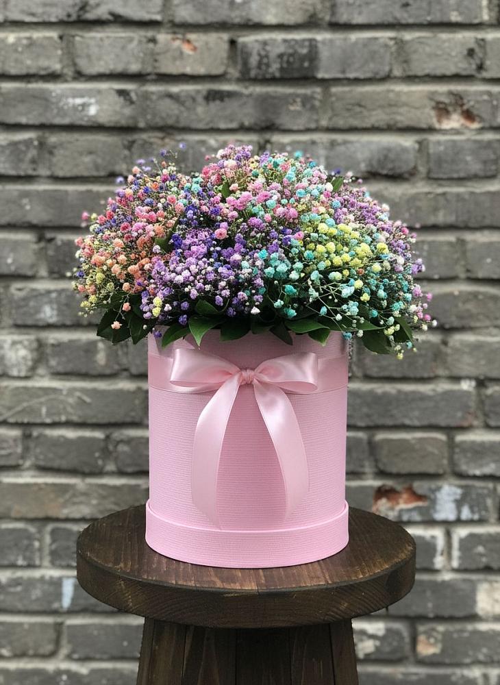 Цветочная композиция из Гипсофила и Розы в шляпной коробке в Новозыбкове