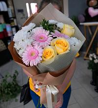 Букет цветов из:  Герберы, Розы и Хризантемы в Новозыбкове