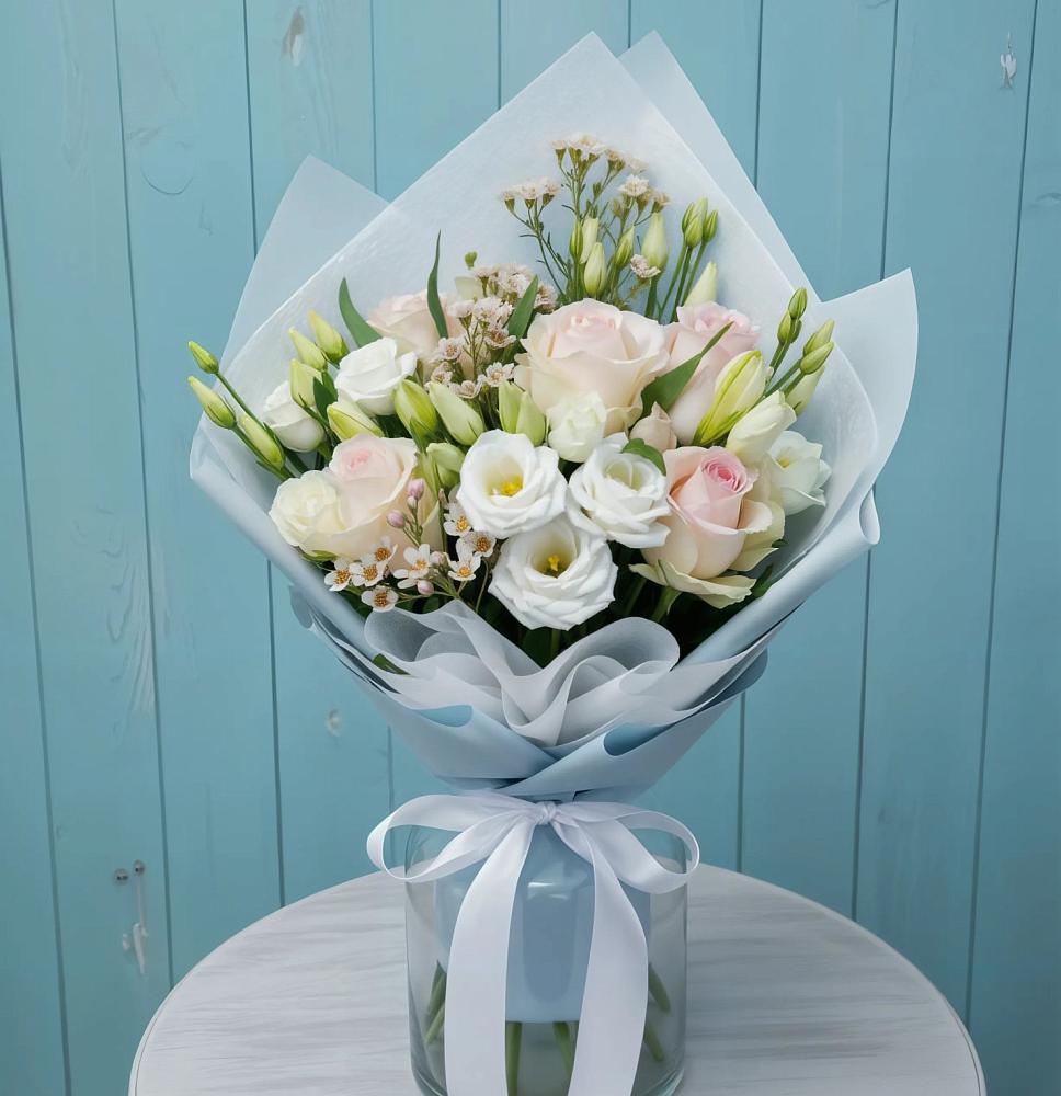 Букет цветов из: Розы и Лизиантусы в Новозыбкове