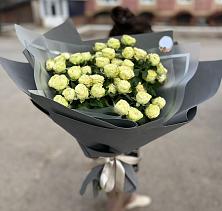 Букет Белые кустовые розы Солинеро в Новозыбкове