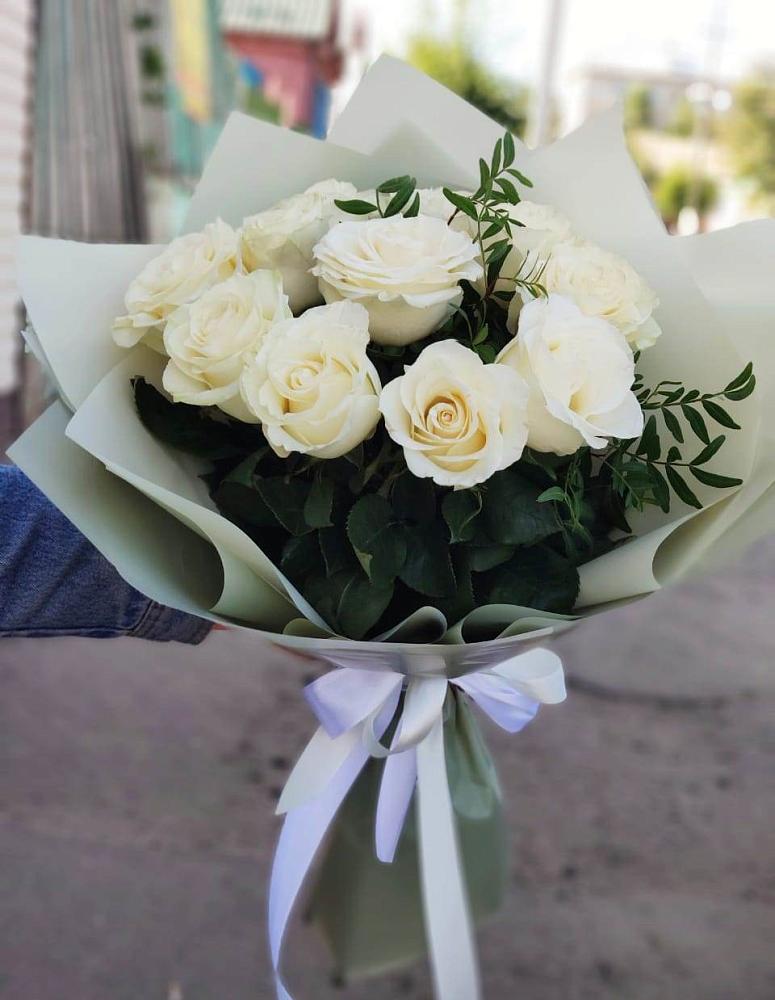 Букет Белые розы Проуд в Новозыбкове