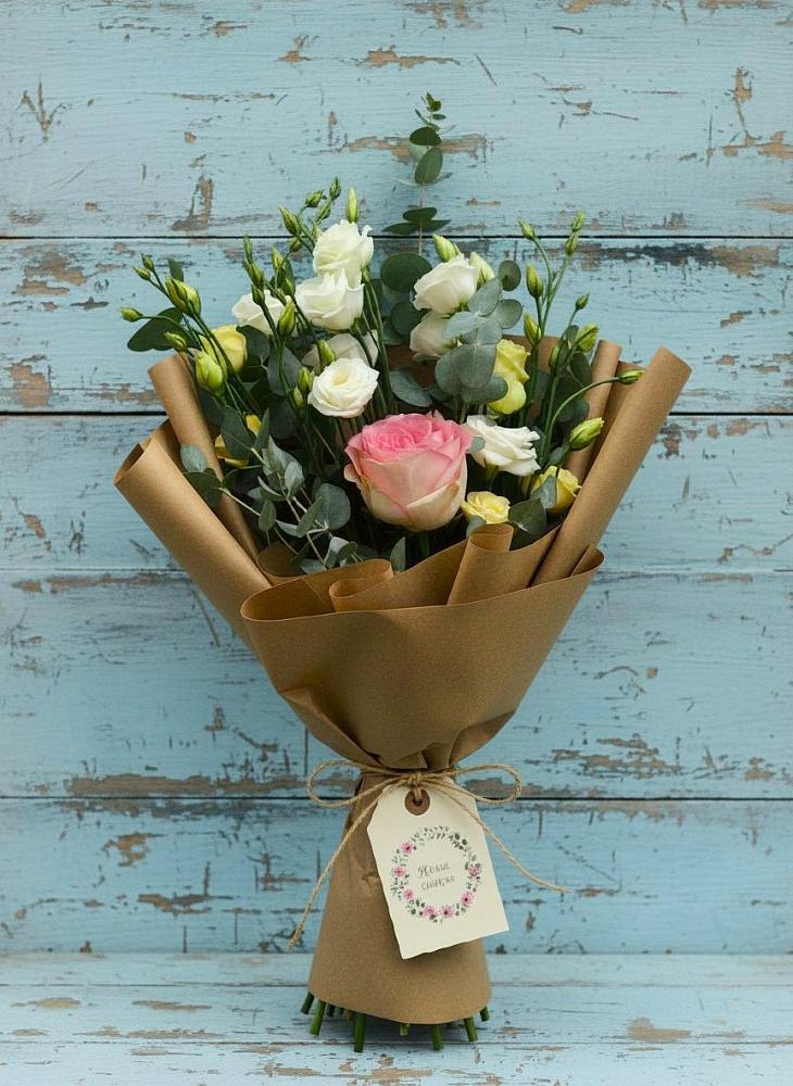 Букет цветов из: Розы и Лизиантусы в Новозыбкове