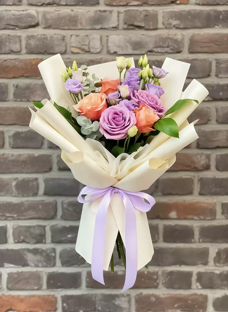 Букет цветов из: Лизиантусы и Розы в Новозыбкове