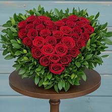 Цветочная композиция из Розы в виде сердца в Новозыбкове