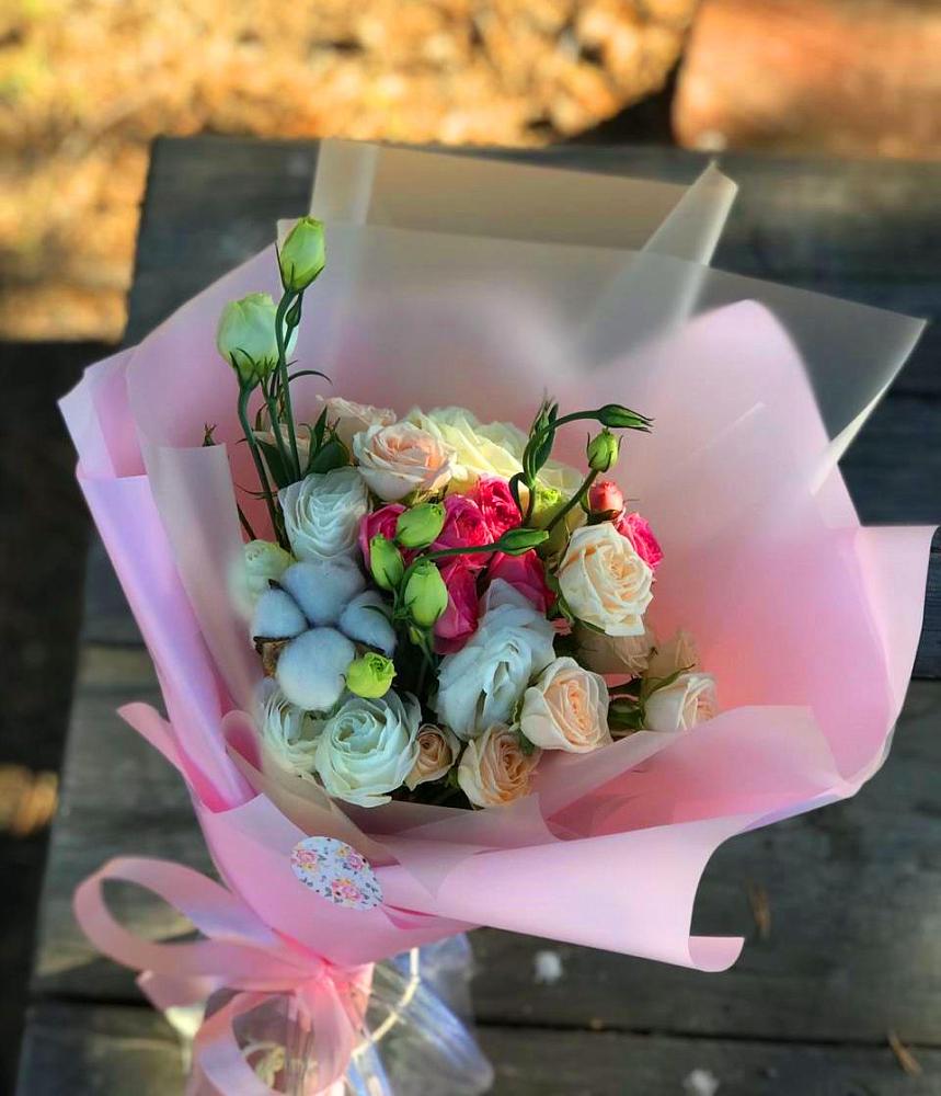 Букет цветов из: Розы и Лизиантусы в Новозыбкове