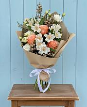 Букет цветов из:  Альстромерии, Лизиантусы, Розы и Хризантемы в Новозыбкове