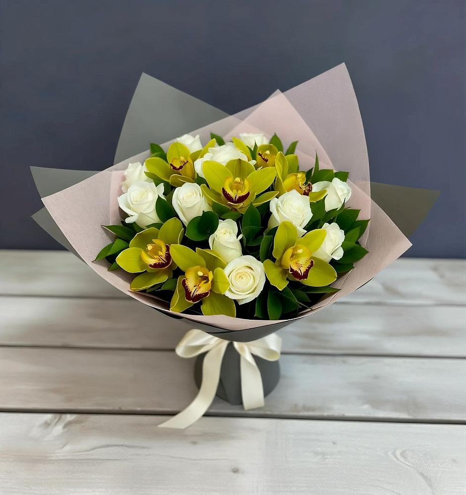 Букет цветов из: Орхидеи и Розы в Новозыбкове