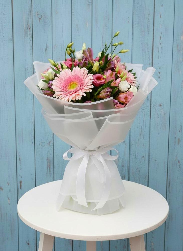 Букет цветов из: Герберы, Альстромерии и Лизиантусы в Новозыбкове