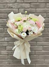 Букет цветов из:  Гвоздики, Розы, Лизиантусы и Хризантемы в Новозыбкове