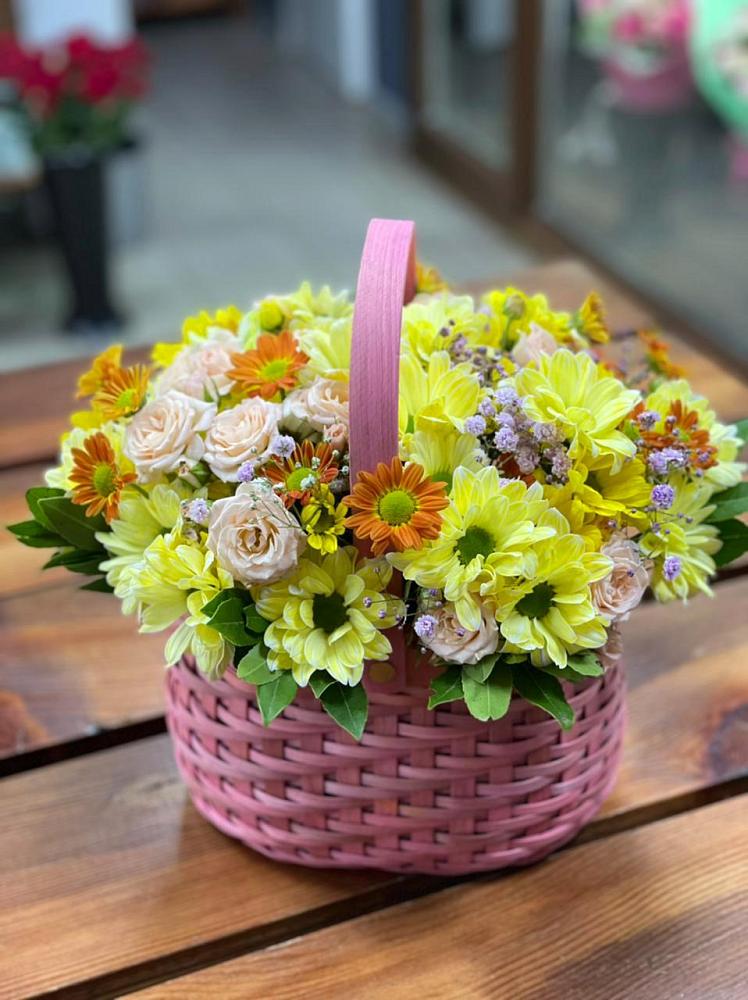 Цветочная композиция из Хризантемы и Розы в корзине в Новозыбкове