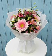 Букет цветов из:  Герберы, Альстромерии и Лизиантусы в Новозыбкове