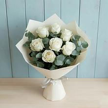 Букет Белые розы в Эвкалипте в Новозыбкове