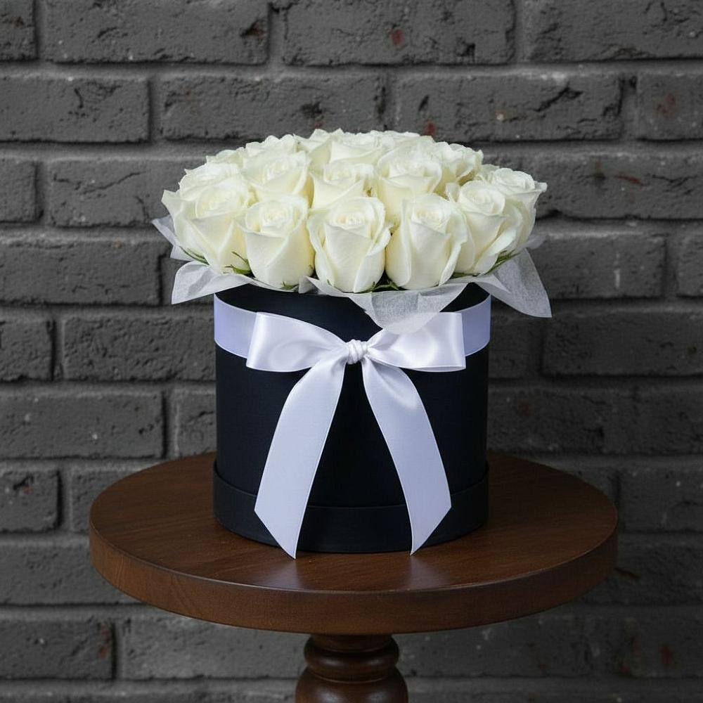 Цветочная композиция из Розы в шляпной коробке в Новозыбкове