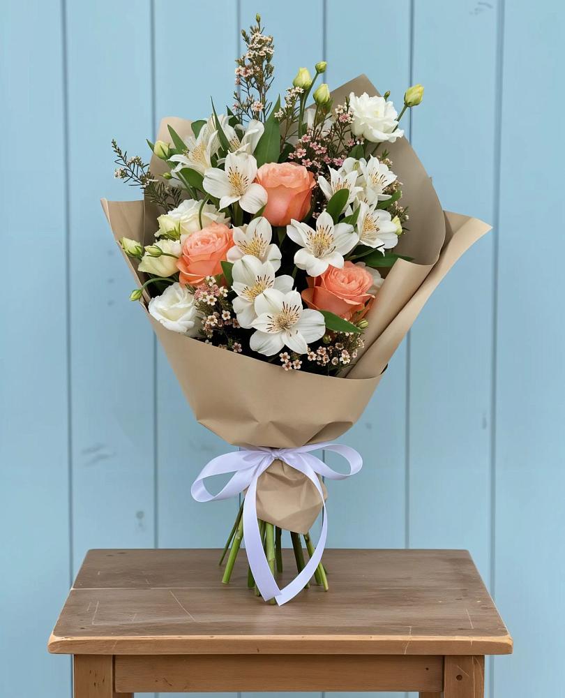 Букет цветов из: Альстромерии, Лизиантусы, Розы и Хризантемы в Новозыбкове