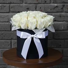 Цветочная композиция из Розы в шляпной коробке в Новозыбкове