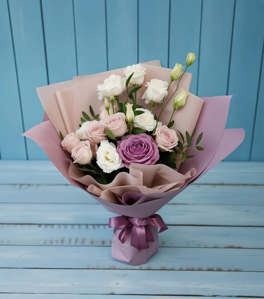 Букет цветов из: Розы и Лизиантусы в Новозыбкове